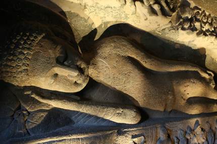 The reclining Buddha in Cave 26