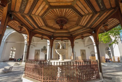 The fountain outside Gazi Husrev-beg Mosque