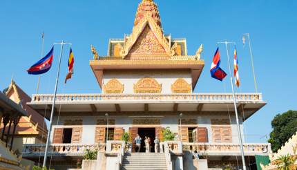 Frontal view of Wat Ounalom