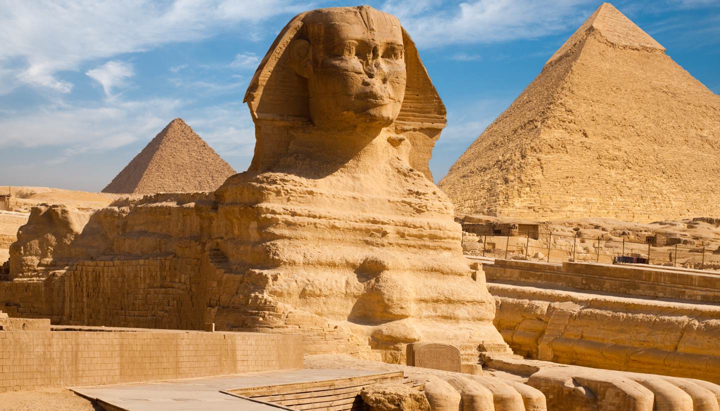 City Highlight: Cairo - Sphinx with Giza pyramids in the background