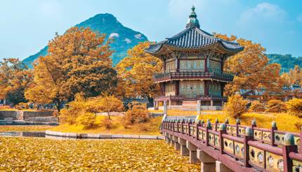 Gyeongbokgung Palace in autumn