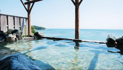 This outdoor bath (for women) offers spectacular views of Toyama Habour