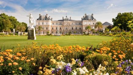 Jardin du Luxembourg with the Palace and statue