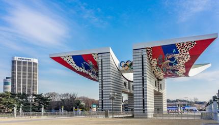 shu-South-Korea-Seoul-World-Peace-Gate-1286690452-430x246