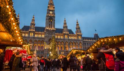 Christmas market on Rathausplatz