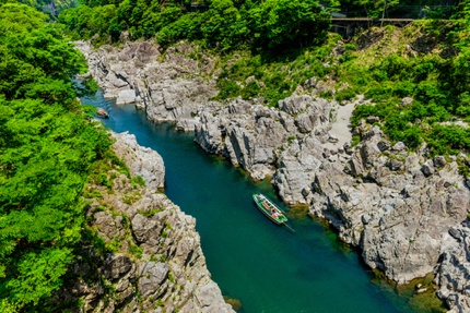 A sightseeing boat cruising the Yoshino River