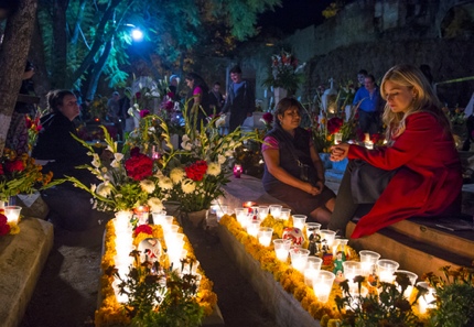 Visiting the graveyards in Oaxaca on Día de los Muertos