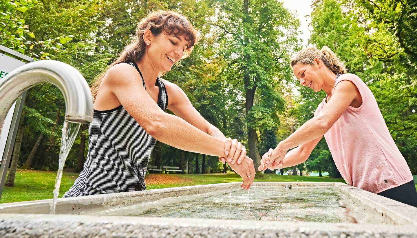 Bathe thyself: Searching for the ‘Kneipp Cure’ in Germany - Arm infusion ©gesundes-bayern.de_Gert Krautbauer