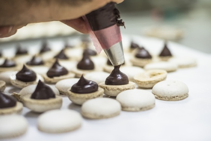 Making macarons