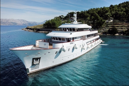 Yolo, a 48.5m-long mini cruiser with 18 cabins with a spacious sun deck equipped with sun loungers and a jacuzzi